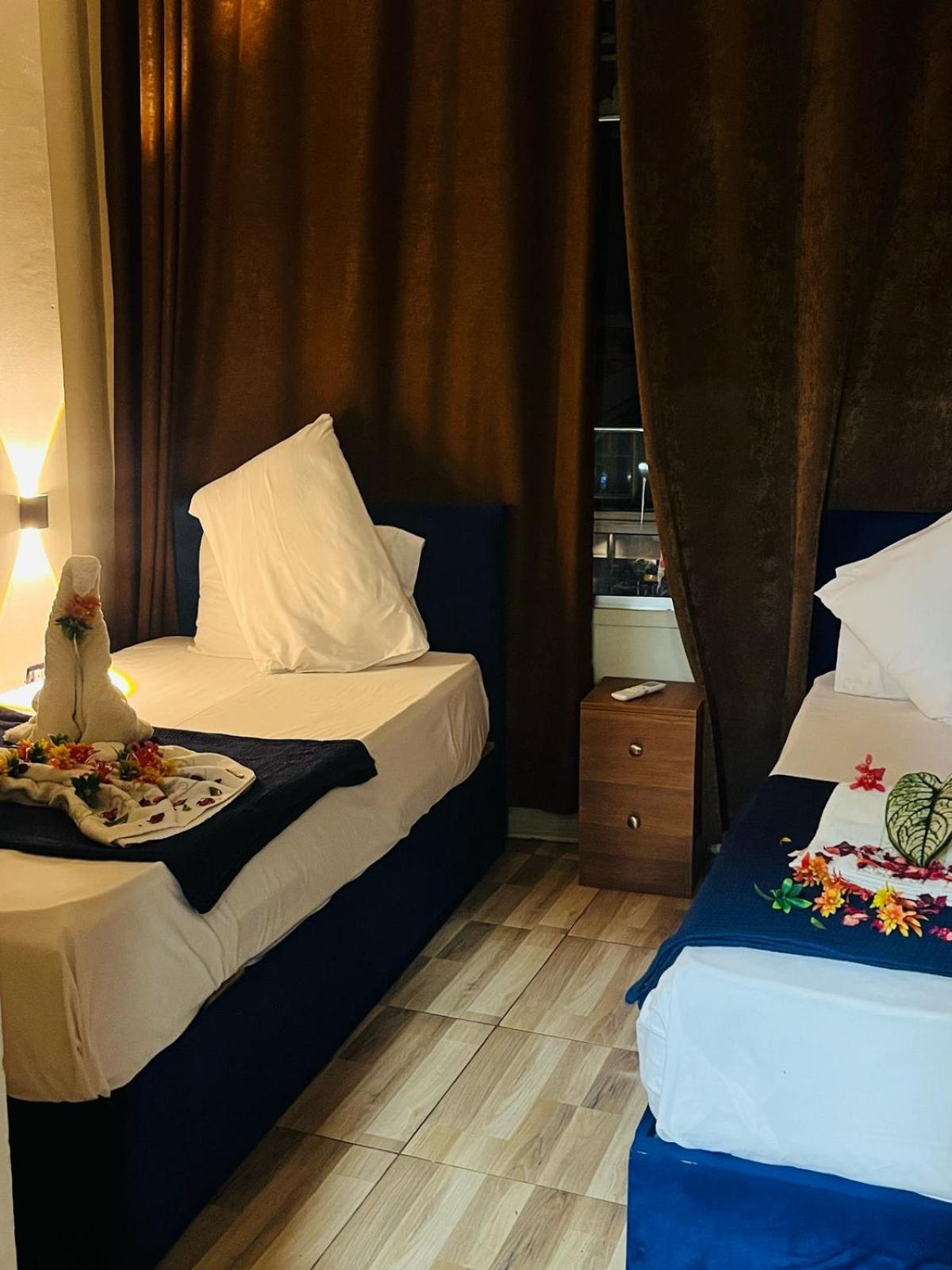 Hotel Downtown 3*